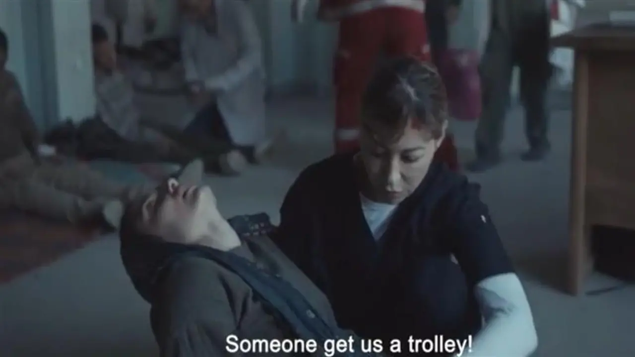 منة شلبي تواجه تهديدات الاحتلال وتواصل علاج المصابين في مسلسل صحاب الأرض الحلقة 9